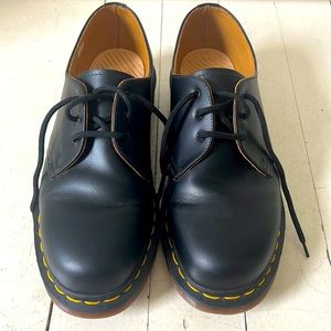 Men’s size 9 low black Dr. Martens